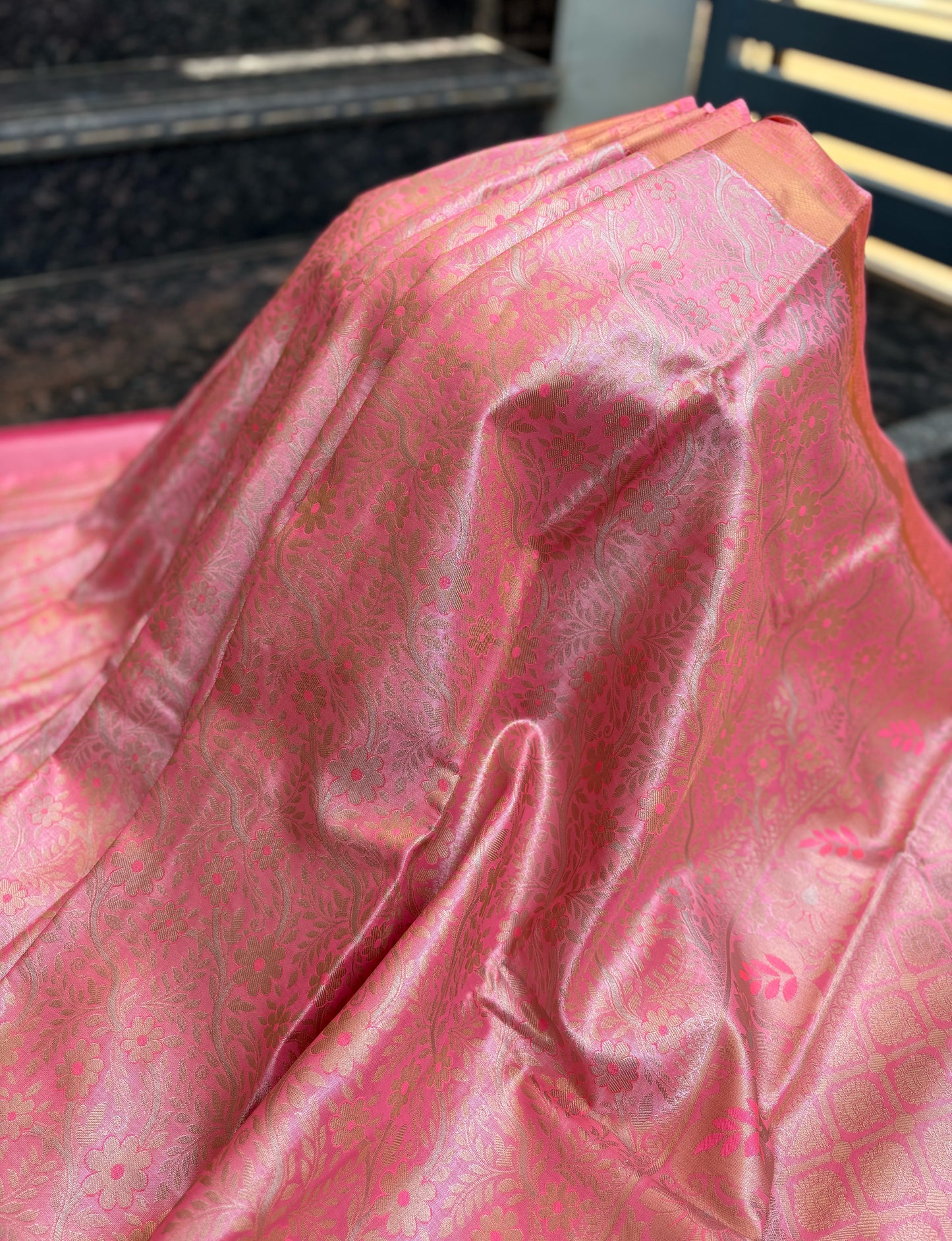 Tissue with Kanchi border