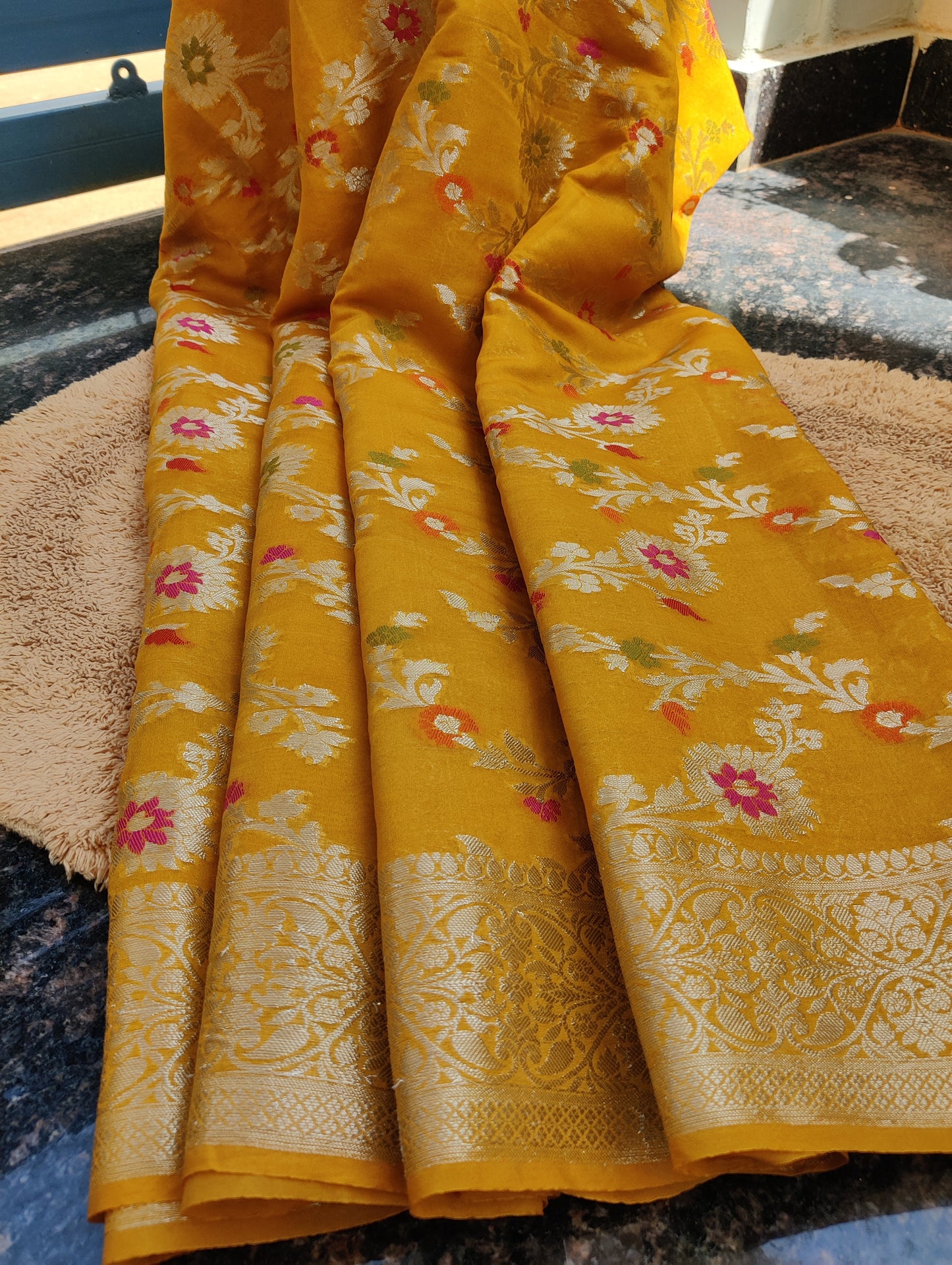 Banaras semi Georgette